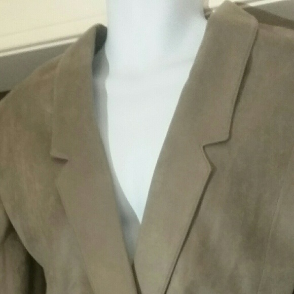 Glorasuede ladies skirt suit - Picture 5 of 6